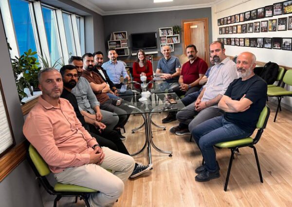 Li ser navê Komeleya Vekolîn û Perwerdeya Hiqûqê (DADSAZ), endam û rêveberîya me serdana KESKê kir.